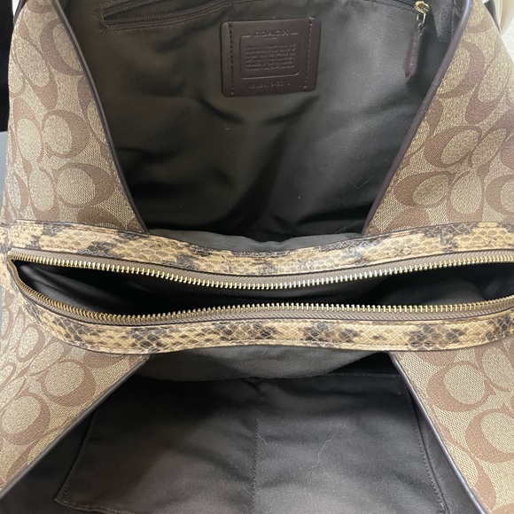 Coach - Picture 4 of 5